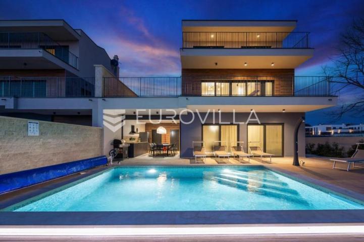 Istra, Banjole, dvojna vila, prvi red do mora, 244 m² s pogledom na Marinu