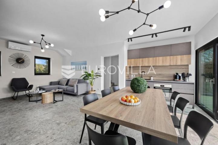 Istra, Banjole, dvojna vila, prvi red do mora, 244 m² s pogledom na Marinu