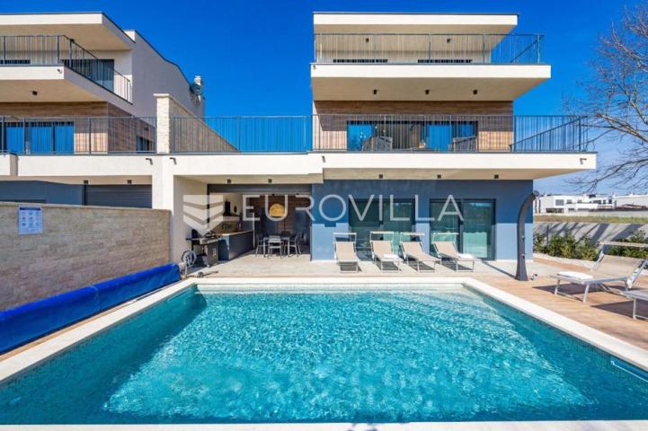 Istra, Banjole, dvojna vila, prvi red do mora, 244 m² s pogledom na Marinu