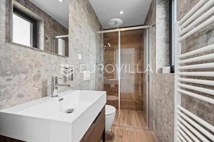 Istra, Banjole, dvojna vila, prvi red do mora, 244 m² s pogledom na Marinu