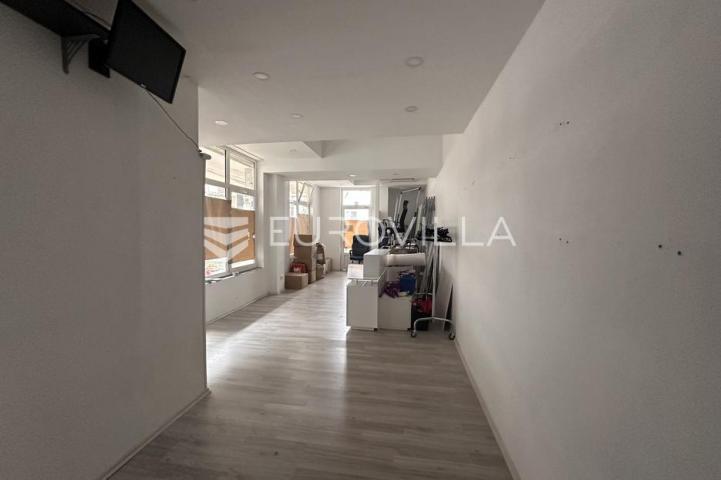 Istra, Rovinj, poslovni prostor na frekventnoj lokaciji 74,57 m²