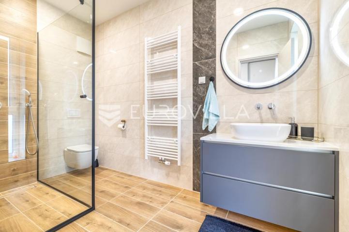 Zaprešić, Kalamiri, moderna novoizgrađena kuća na odličnoj lokaciji, 330 m2