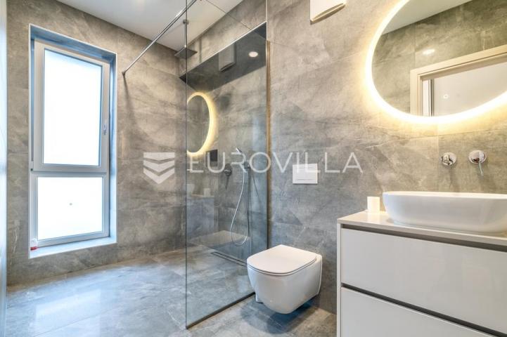 Zaprešić, Kalamiri, moderna novoizgrađena kuća na odličnoj lokaciji, 330 m2