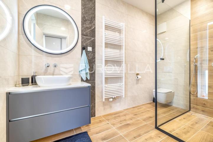 Zaprešić, Kalamiri, moderna novoizgrađena kuća na odličnoj lokaciji, 330 m2