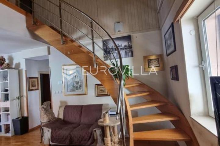 Šibenik, centar, komforan stan veličine 100 m2