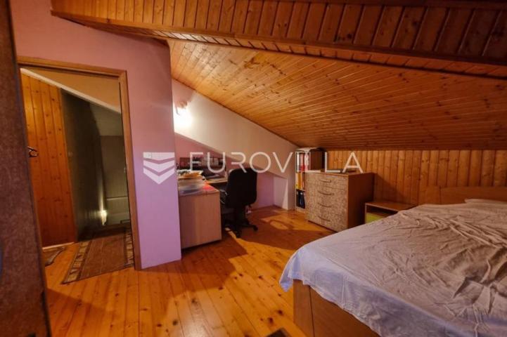 Šibenik, centar, komforan stan veličine 100 m2