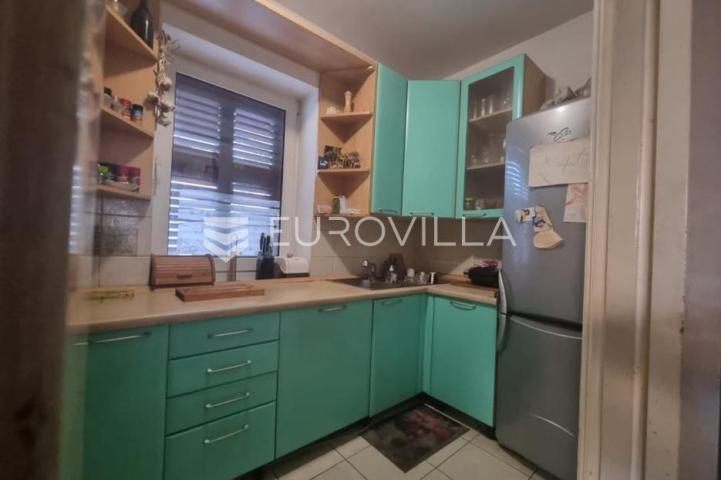 Šibenik, centar, komforan stan veličine 100 m2