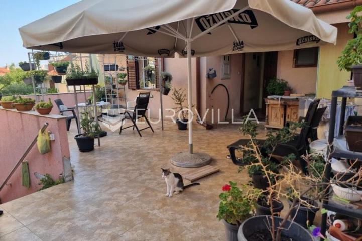 Šibenik, centar, komforan stan veličine 100 m2