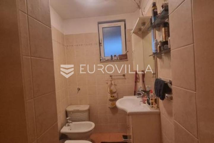 Šibenik, centar, komforan stan veličine 100 m2