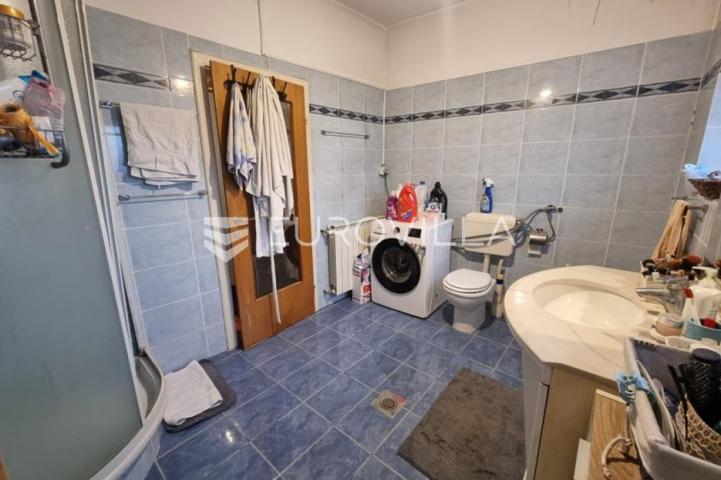 Šibenik, centar, komforan stan veličine 100 m2