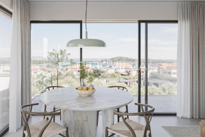 Murter, luksuzni apartman s pogledom na more, 83,33 m²