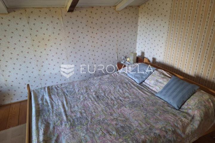 Krašić, kuća 230 m², 7215 m² zemljišta