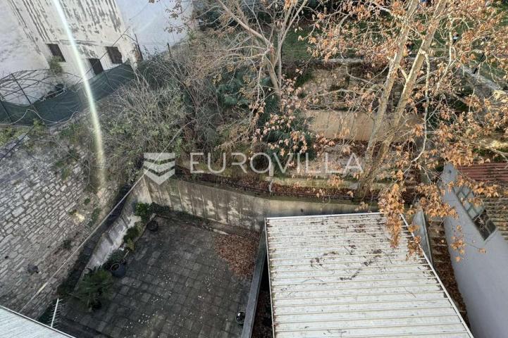 Istra, Pula, strogi centar, jednosoban stan s pogledom na more