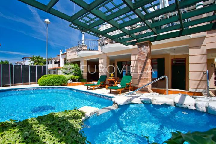 Poreč, ekskluzivna vila s 430 m2, atraktivna lokacija