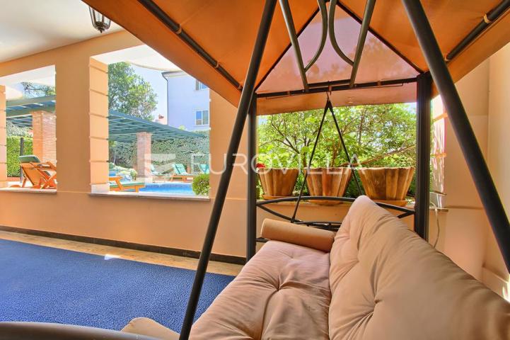 Poreč, ekskluzivna vila s 430 m2, atraktivna lokacija