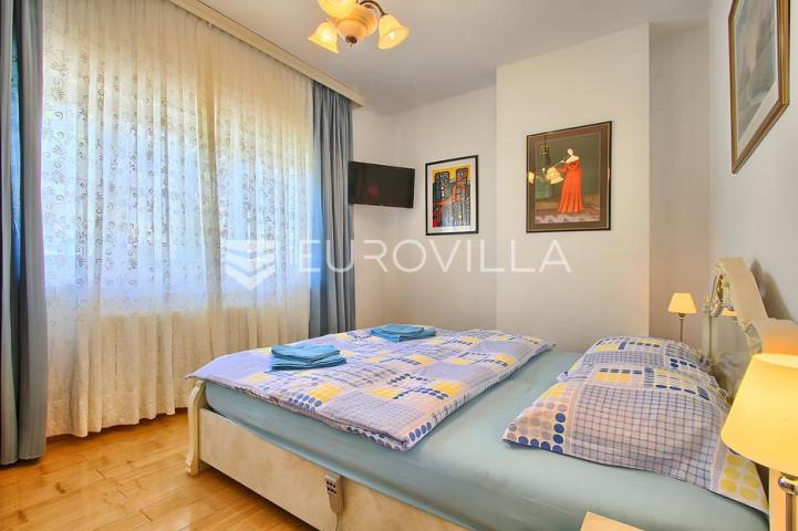 Poreč, ekskluzivna vila s 430 m2, atraktivna lokacija