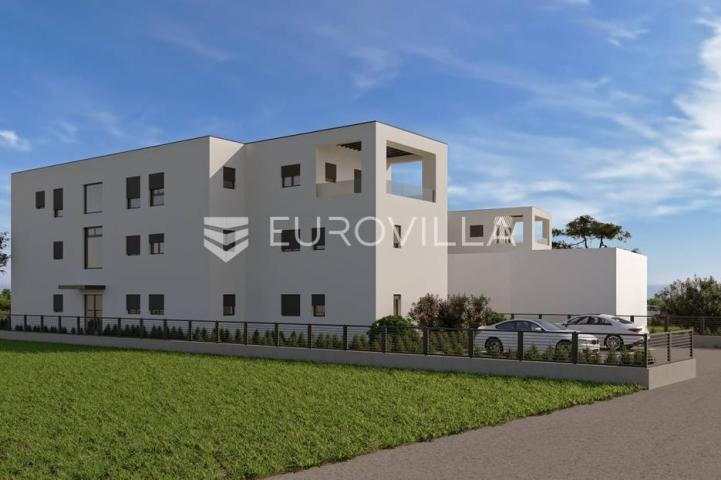 Istra, Poreč, moderan trosobni stan neto korisne površine od 85 m² blizina popularne plaže