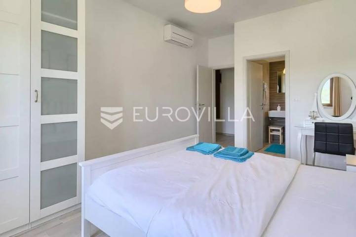 Istra, Bale, vila s bazenom na imanju od 30.000 m2 u osami