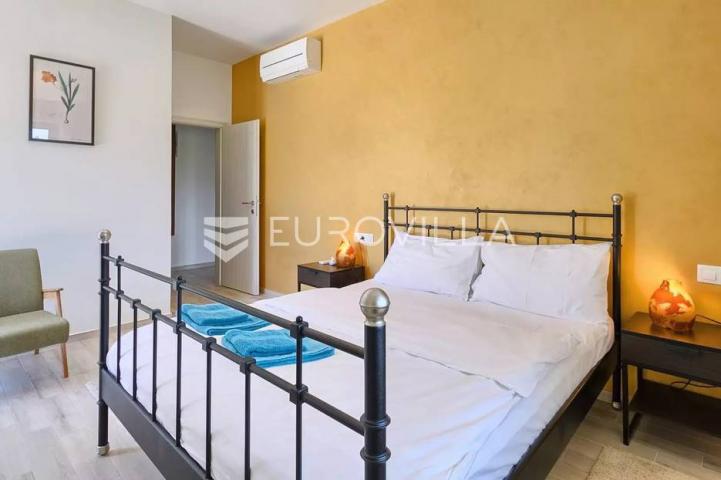 Istra, Bale, vila s bazenom na imanju od 30.000 m2 u osami