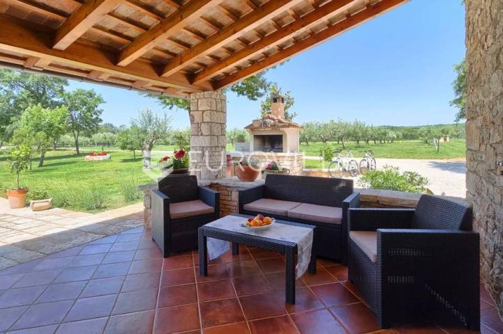 Istra, Bale, vila s bazenom na imanju od 30.000 m2 u osami