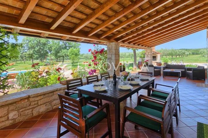 Istra, Bale, vila s bazenom na imanju od 30.000 m2 u osami
