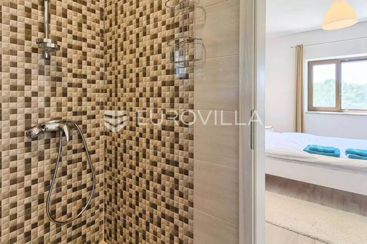 Istra, Bale, vila s bazenom na imanju od 30.000 m2 u osami