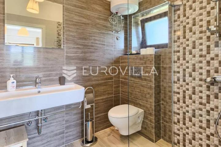Istra, Bale, vila s bazenom na imanju od 30.000 m2 u osami