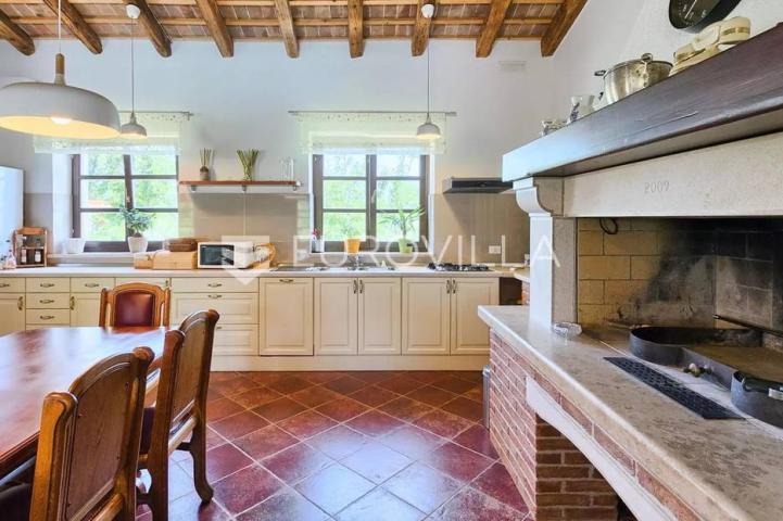 Istra, Bale, vila s bazenom na imanju od 30.000 m2 u osami
