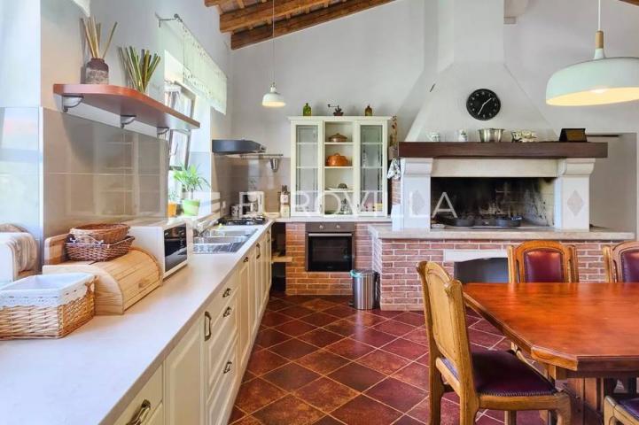 Istra, Bale, vila s bazenom na imanju od 30.000 m2 u osami