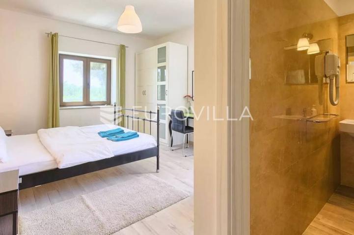 Istra, Bale, vila s bazenom na imanju od 30.000 m2 u osami