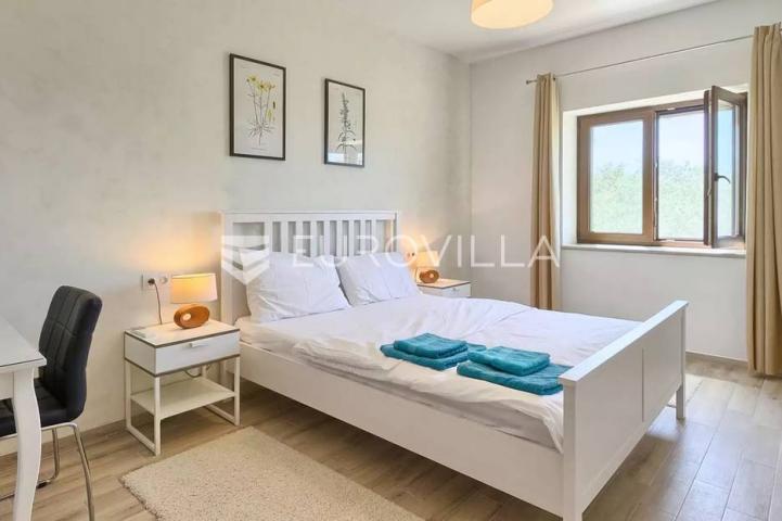 Istra, Bale, vila s bazenom na imanju od 30.000 m2 u osami