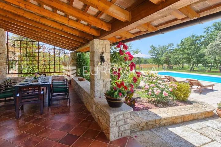 Istra, Bale, vila s bazenom na imanju od 30.000 m2 u osami
