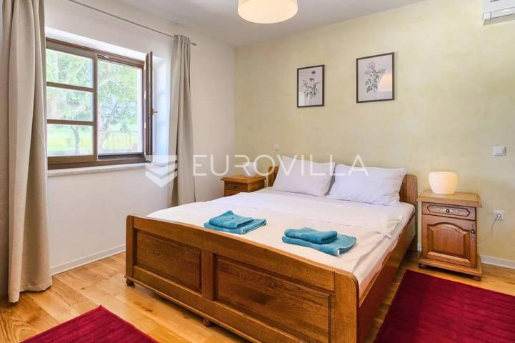 Istra, Bale, vila s bazenom na imanju od 30.000 m2 u osami