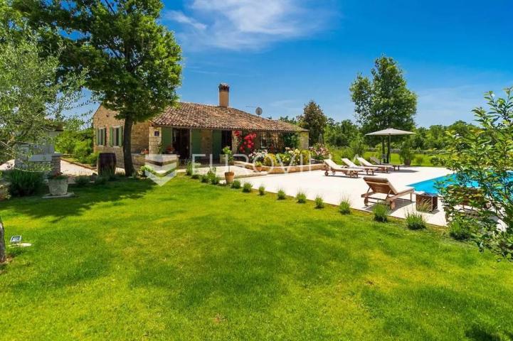 Istra, Bale, vila s bazenom na imanju od 30.000 m2 u osami