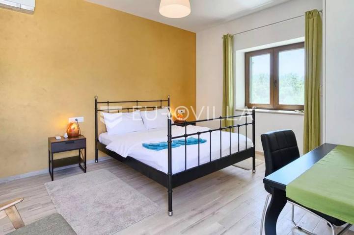 Istra, Bale, vila s bazenom na imanju od 30.000 m2 u osami