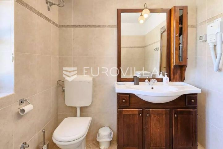 Istra, Bale, vila s bazenom na imanju od 30.000 m2 u osami