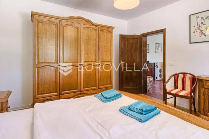 Istra, Bale, vila s bazenom na imanju od 30.000 m2 u osami