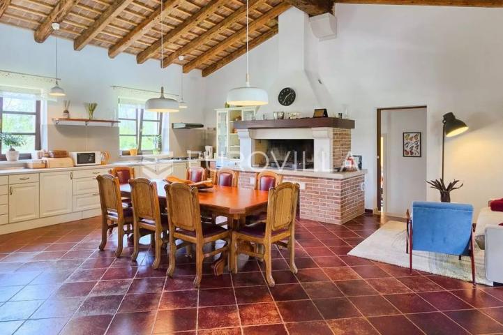 Istra, Bale, vila s bazenom na imanju od 30.000 m2 u osami