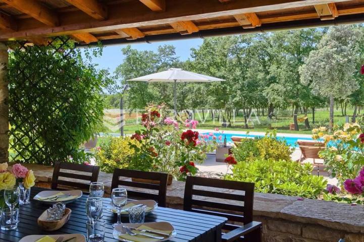 Istra, Bale, vila s bazenom na imanju od 30.000 m2 u osami