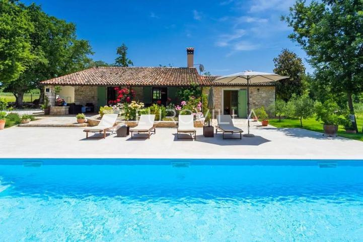 Istra, Bale, vila s bazenom na imanju od 30.000 m2 u osami