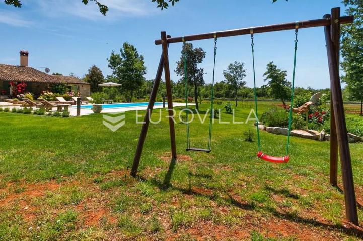 Istra, Bale, vila s bazenom na imanju od 30.000 m2 u osami