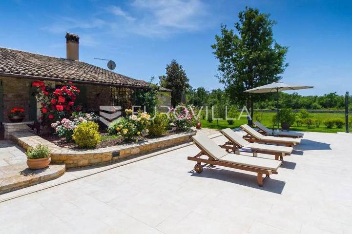 Istra, Bale, vila s bazenom na imanju od 30.000 m2 u osami
