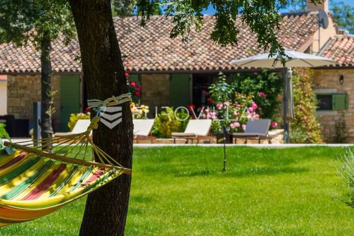 Istra, Bale, vila s bazenom na imanju od 30.000 m2 u osami