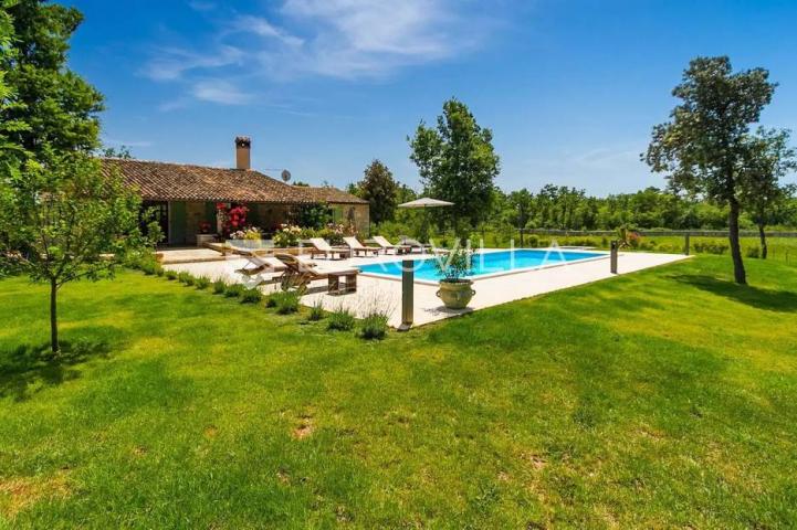 Istra, Bale, vila s bazenom na imanju od 30.000 m2 u osami
