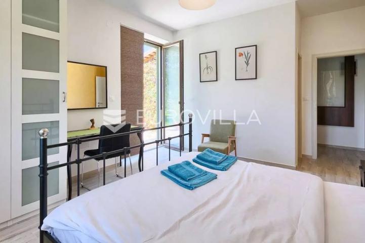 Istra, Bale, vila s bazenom na imanju od 30.000 m2 u osami