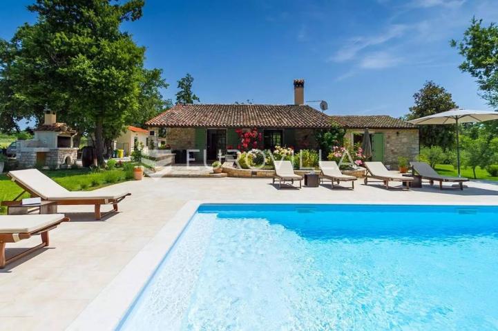 Istra, Bale, vila s bazenom na imanju od 30.000 m2 u osami