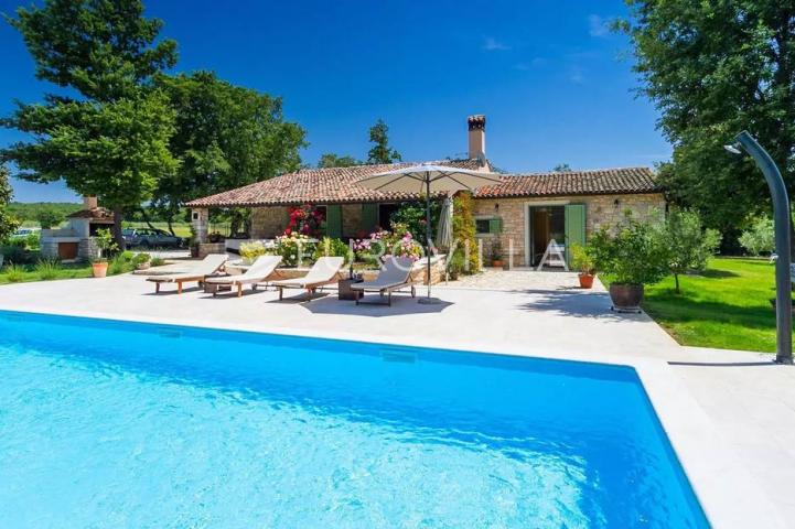 Istra, Bale, vila s bazenom na imanju od 30.000 m2 u osami