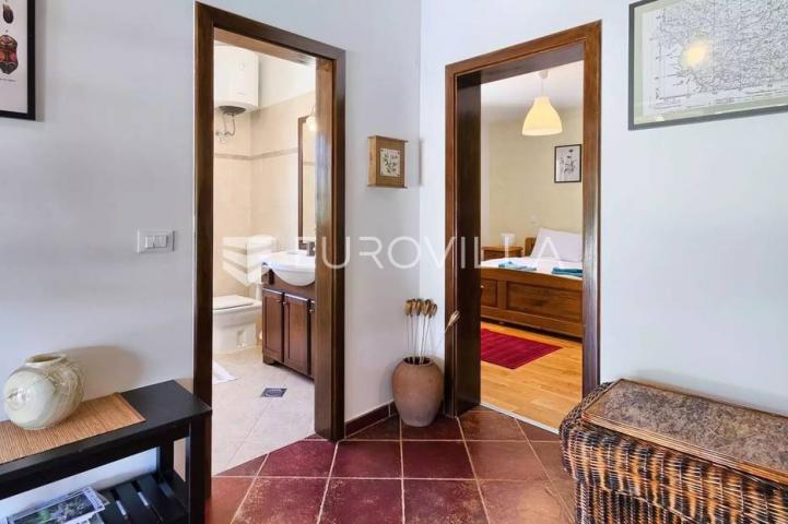 Istra, Bale, vila s bazenom na imanju od 30.000 m2 u osami