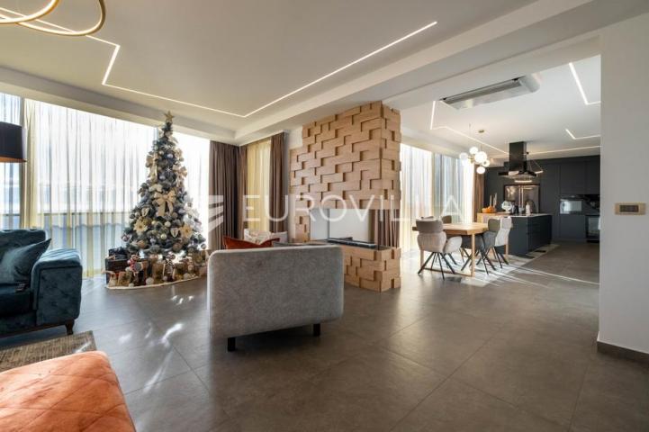 Opatija, prekrasan penthause 228 m² s besprijekornim pogledom