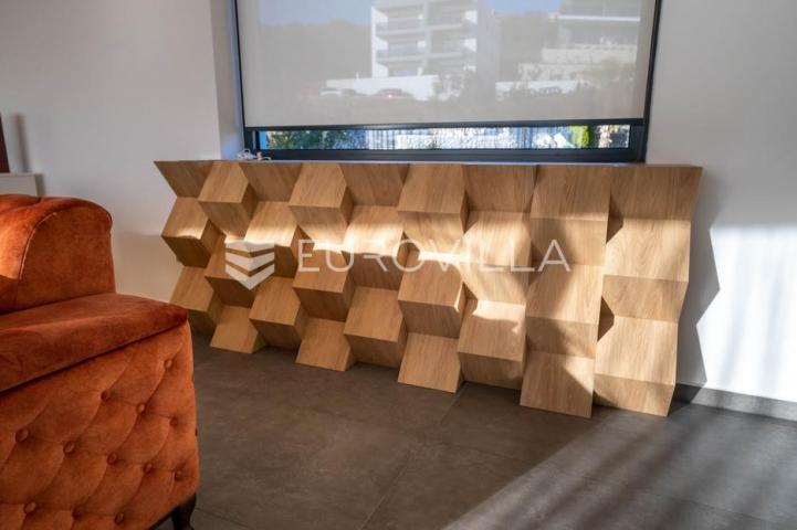 Opatija, prekrasan penthause 228 m² s besprijekornim pogledom